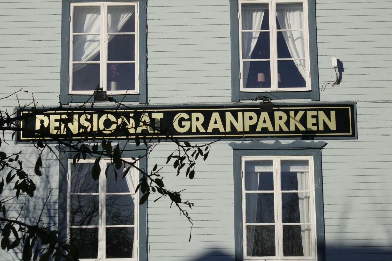 Hotel Pensionat Granparken Norrtälje Екстериор снимка